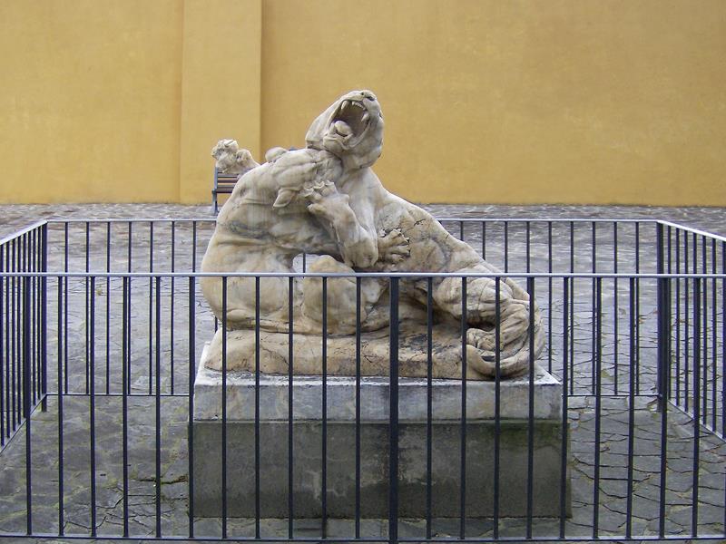 L’opera Le fiere collocata nell’ex Zoo di Firenze, nel Parco delle Cascine
