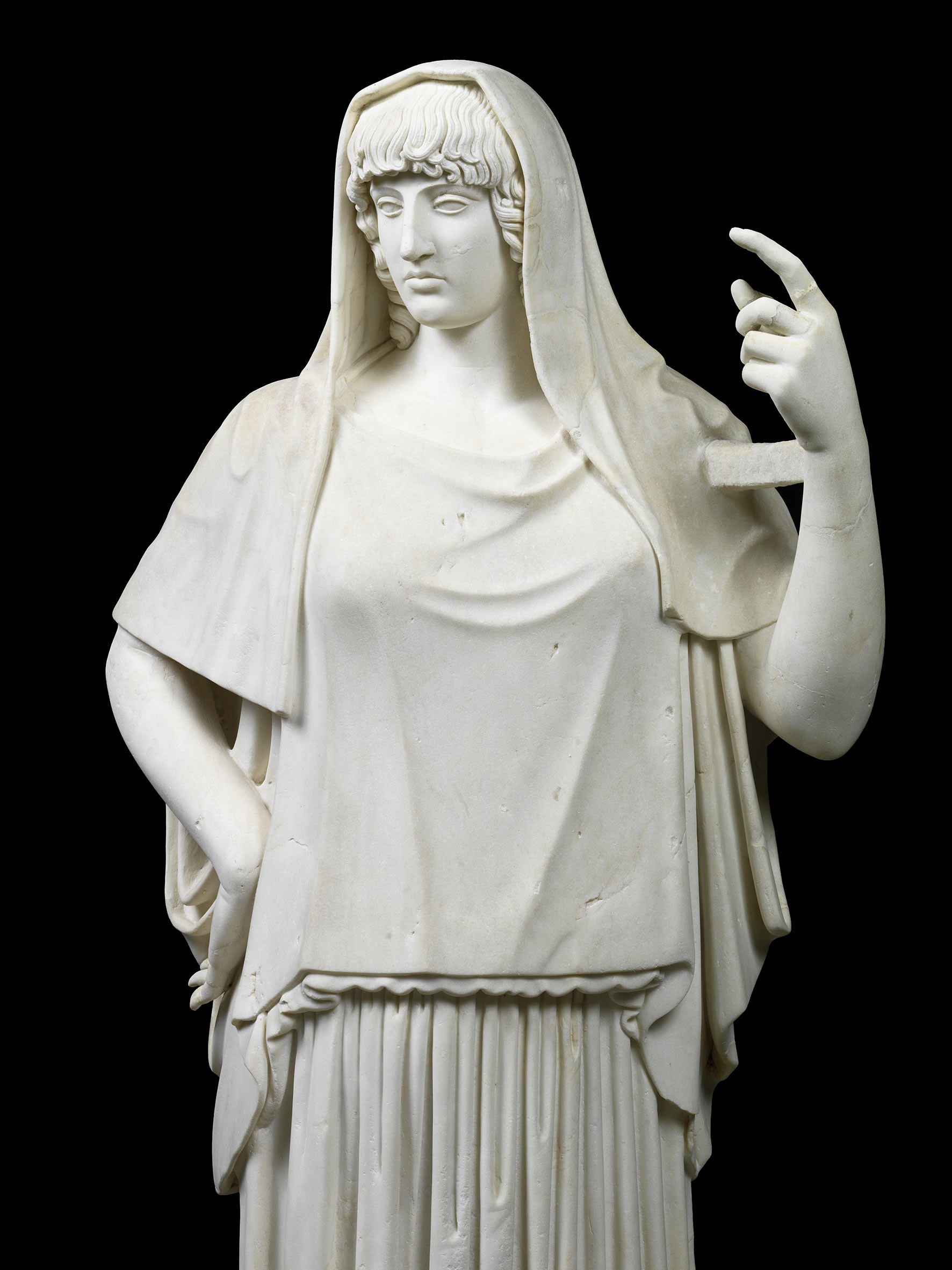 Statua di divinità nota come Hestia Giustiniani (marmo pario, altezza 200 cm; Collezione Torlonia, Inv. 490). Ph. Credit Lorenzo De Masi
