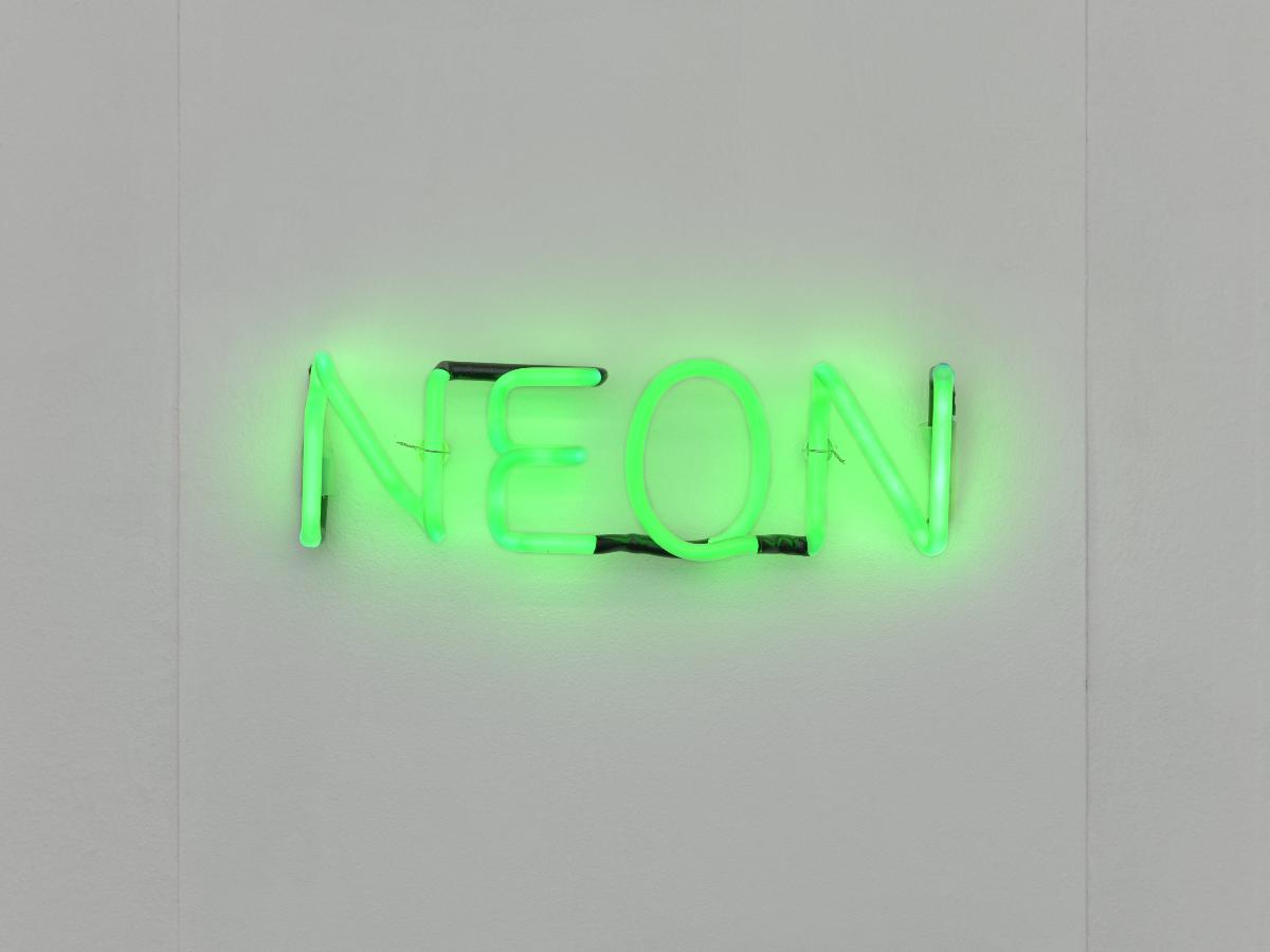 Joseph Kosuth, Neon (1965 circa; neon, 10,5 x 35,5 x 4,5 cm; Ginevra, MAMCO)
