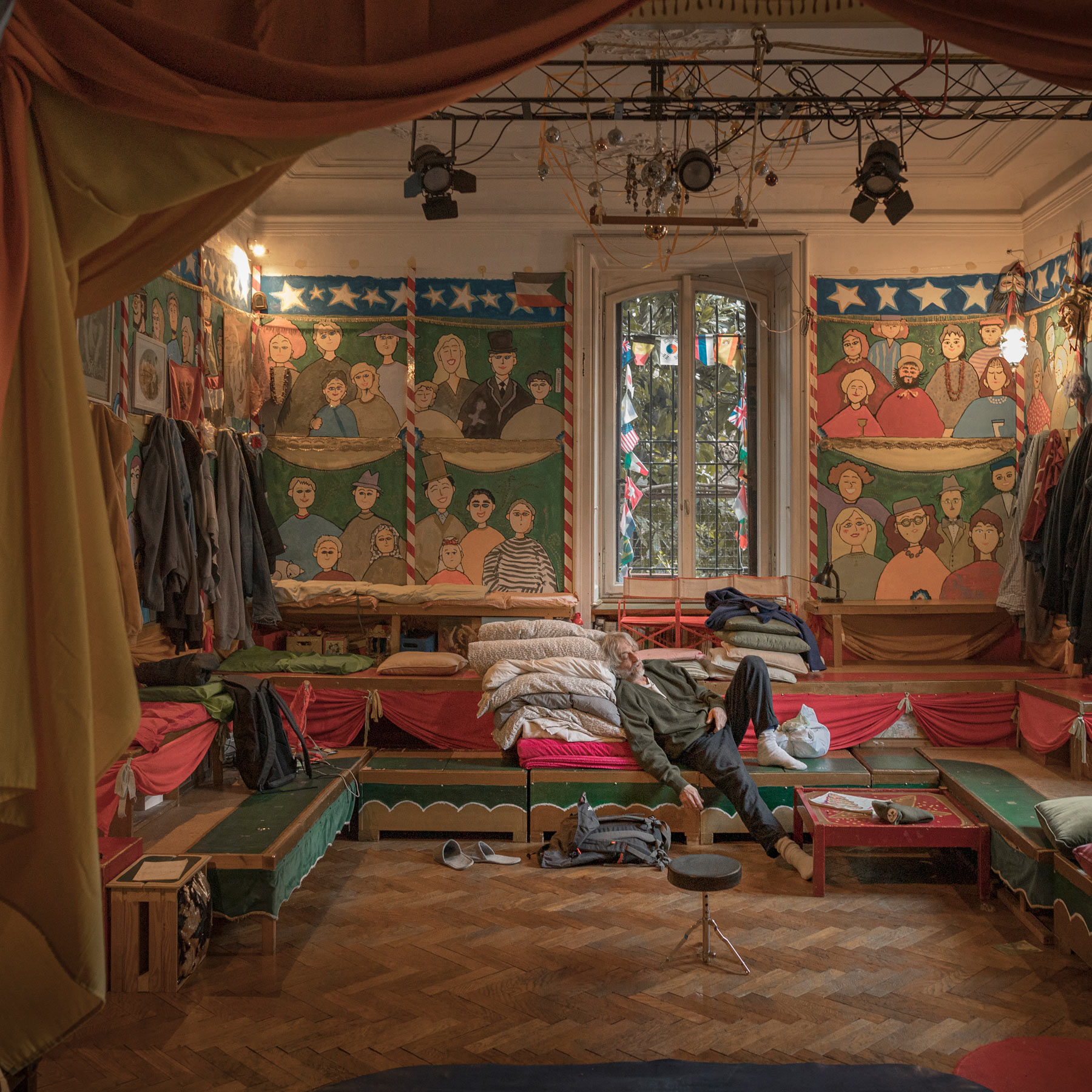 
Davide Bertuccio, Il silenzioso battito delle loro mani 
