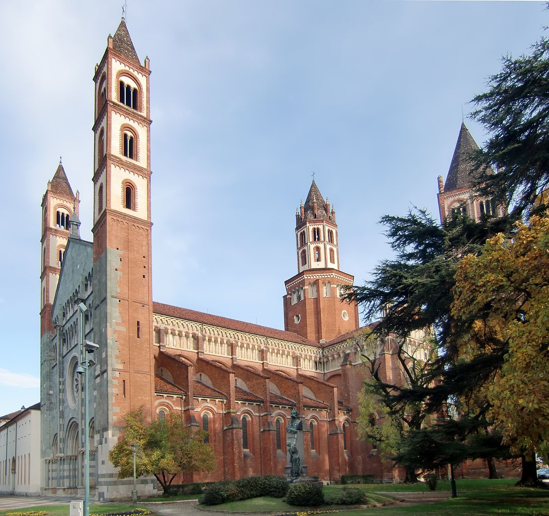 La basilica vista di lato
