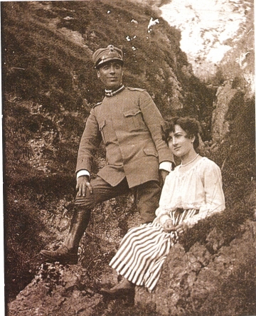 Anna Franchi con il figlio Gino Martini Franchi, morto in guerra
