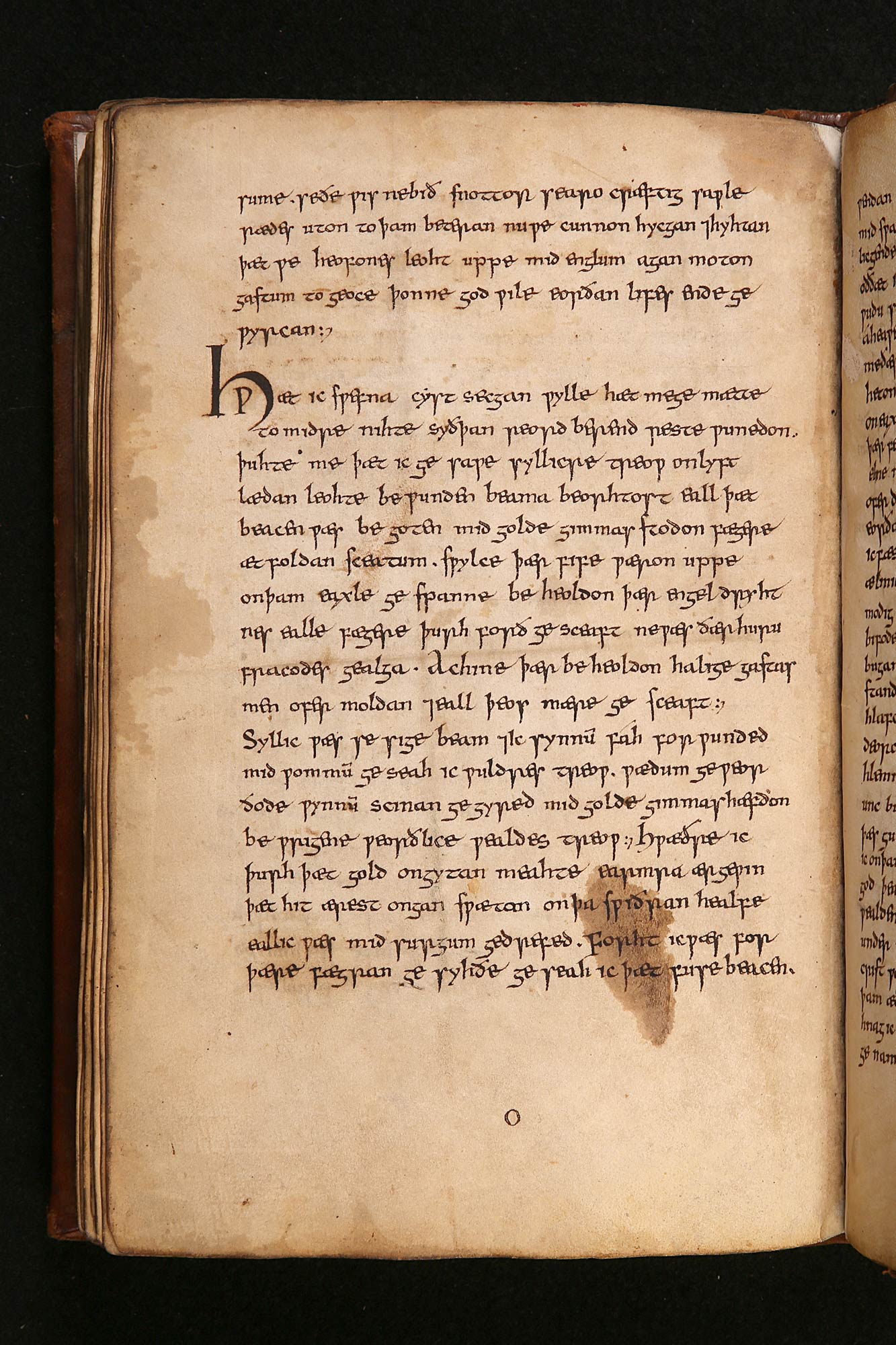 Incipit del poema The Dream of the Rood, foglio 104v. Pagina aperta per la mostra Anglo-Saxon Kingdoms della British Library di Londra
