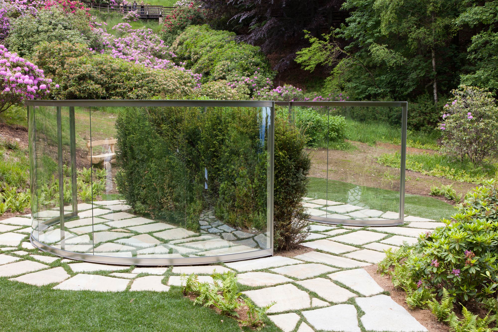 Dan Graham, Two way mirror / Hedge arabesque, 2014. Foto di Giovanna Silva
