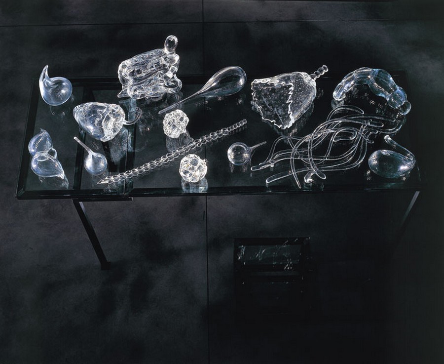 Chen Zhen, Cristal Landscape of Inner Body (2000; cristallo, ferro, vetro, 95 x 70 x 190 cm)
 Chen Zhen, Cristal Landscape of Inner Body (2000; cristallo, ferro, vetro, 95 x 70 x 190 cm)