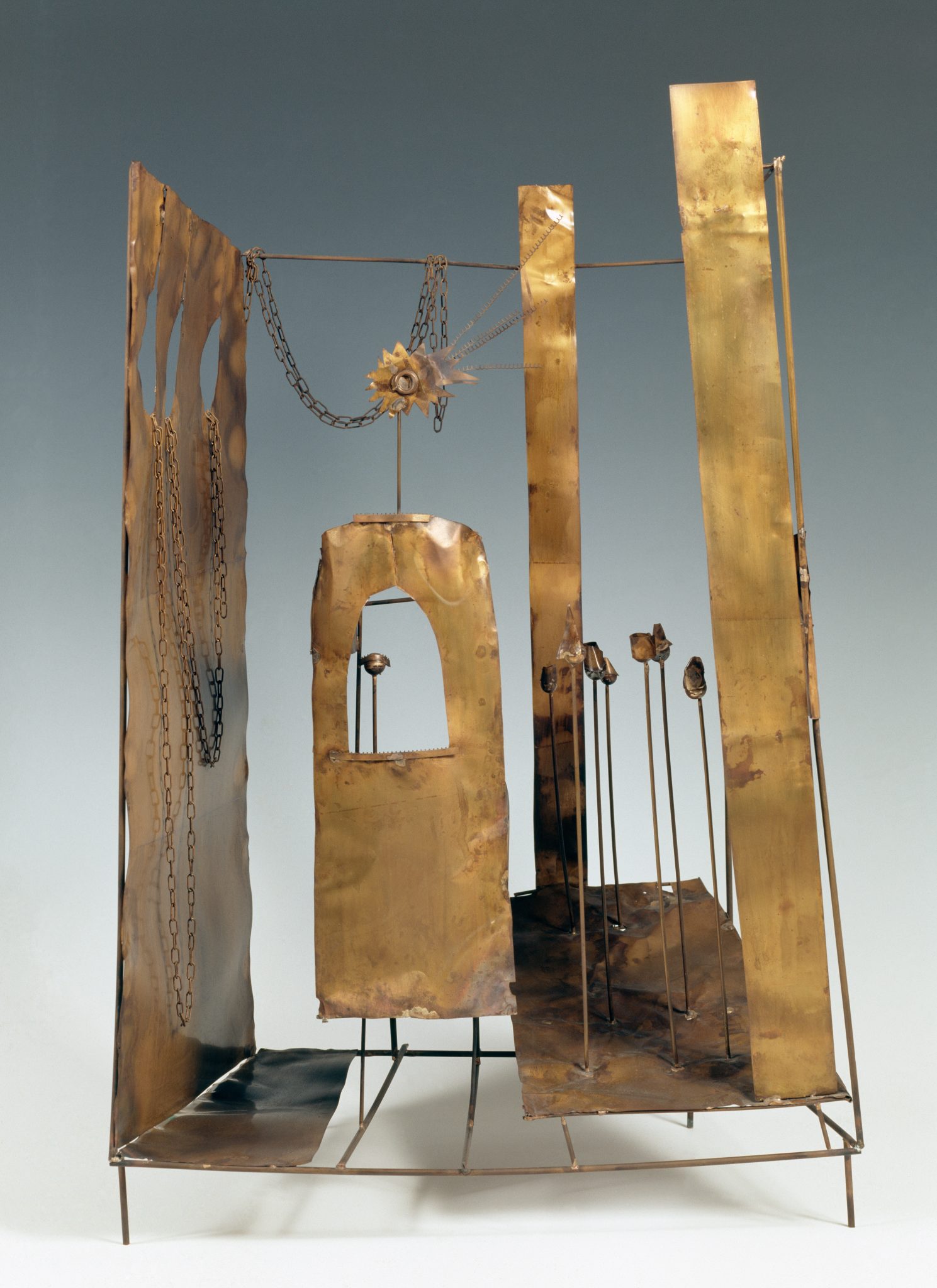 Fausto Melotti, Metrò natalizio (1965; ottone, 82 x 53 x 32 cm; Collezione privata &copy; Fondazione Fausto Melotti)
