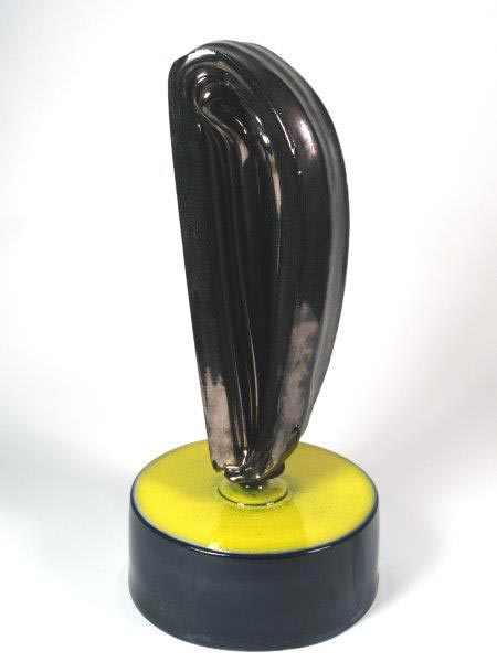 Alfonso Leoni, Scatto flessuoso e tornio - Flusso (1972; maiolica, 68 x 31 cm; Faenza, MIC, inv. n. 17792)
