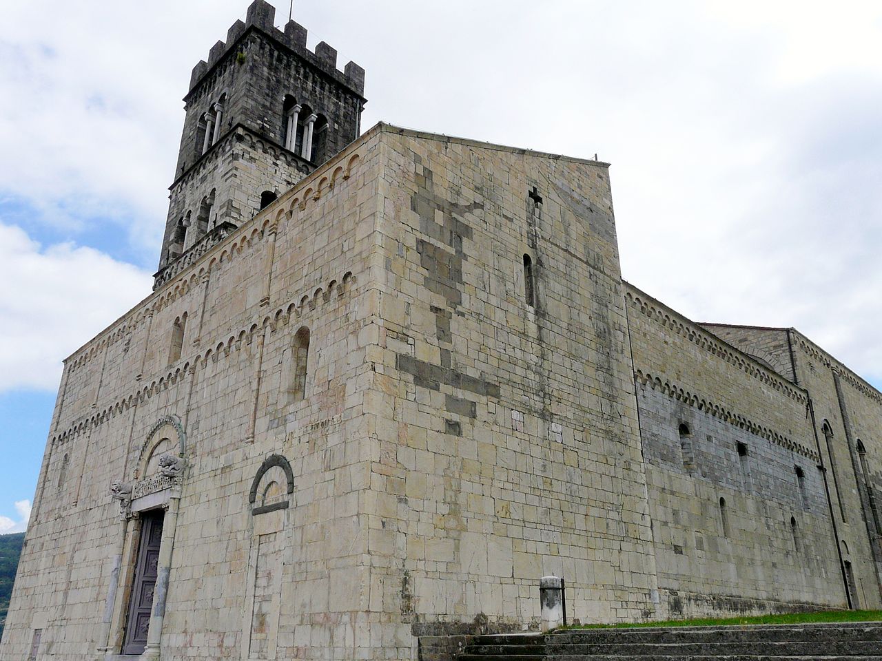 The cathedral of Barga. Ph. Credit Davide Papalini