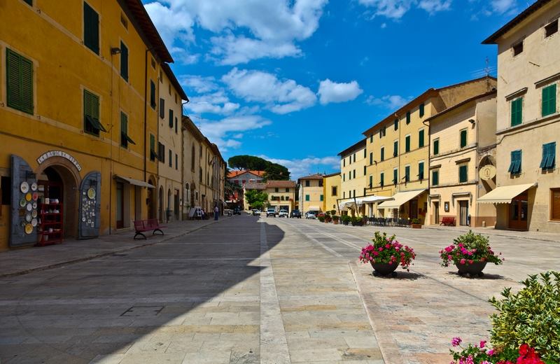 Piazza Garibaldi. Ph. Credit Ufficio Turistico di Cetona 
