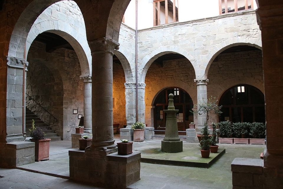 Uno dei chiostri del monastero di Camaldoli
