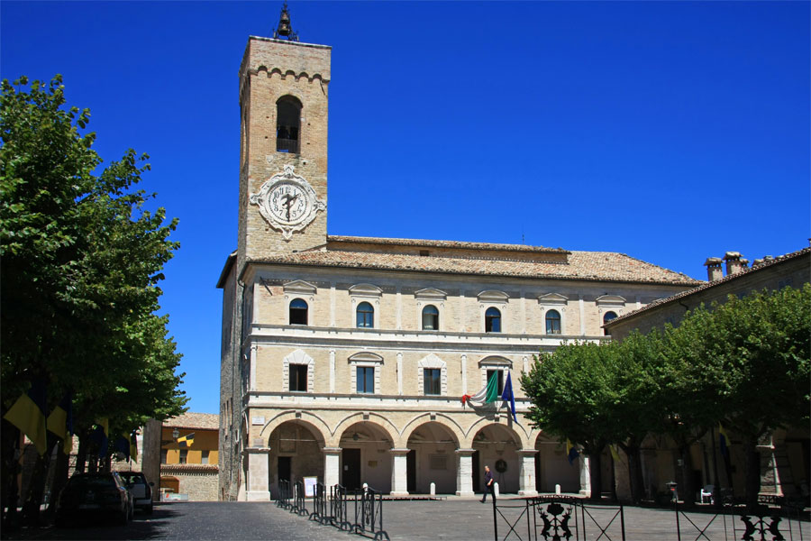 Il Palazzo Comunale di Cingoli
