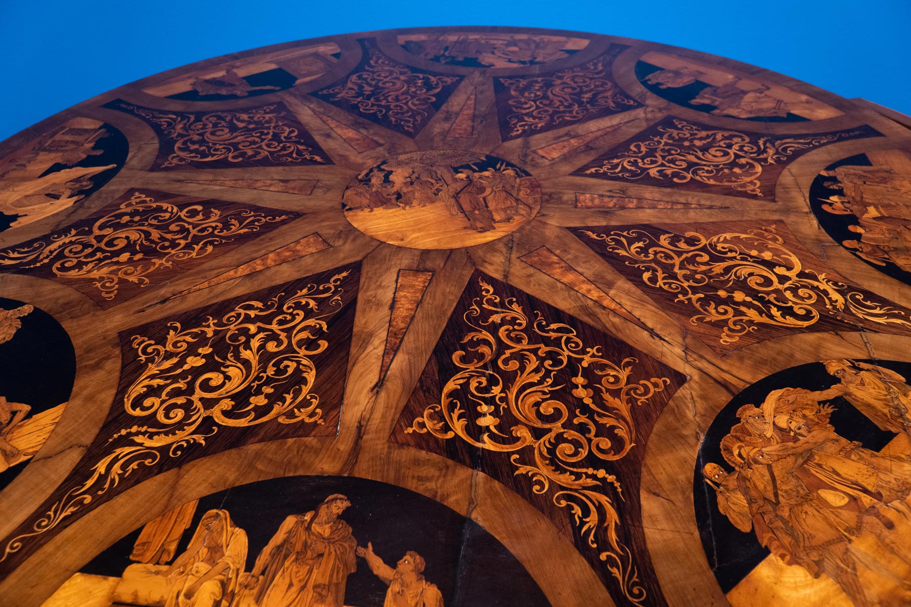 Clemente Boeri, Tavolo con cassetti e segreti intasriato con episodi di storia dell'antica Grecia (Tortona, Collezione Gogna Bros)
