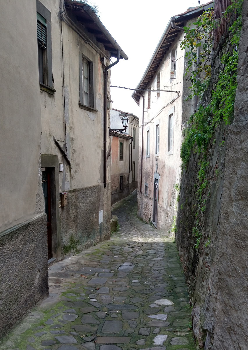 Through the streets of Coreglia Antelminelli