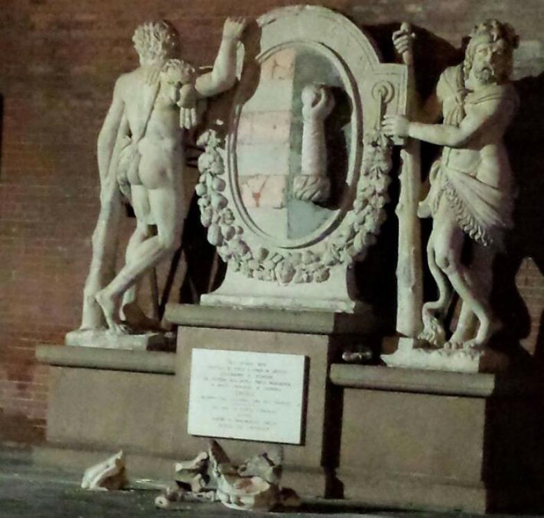 I due ercoli dopo il danno
 I due ercoli dopo il danno