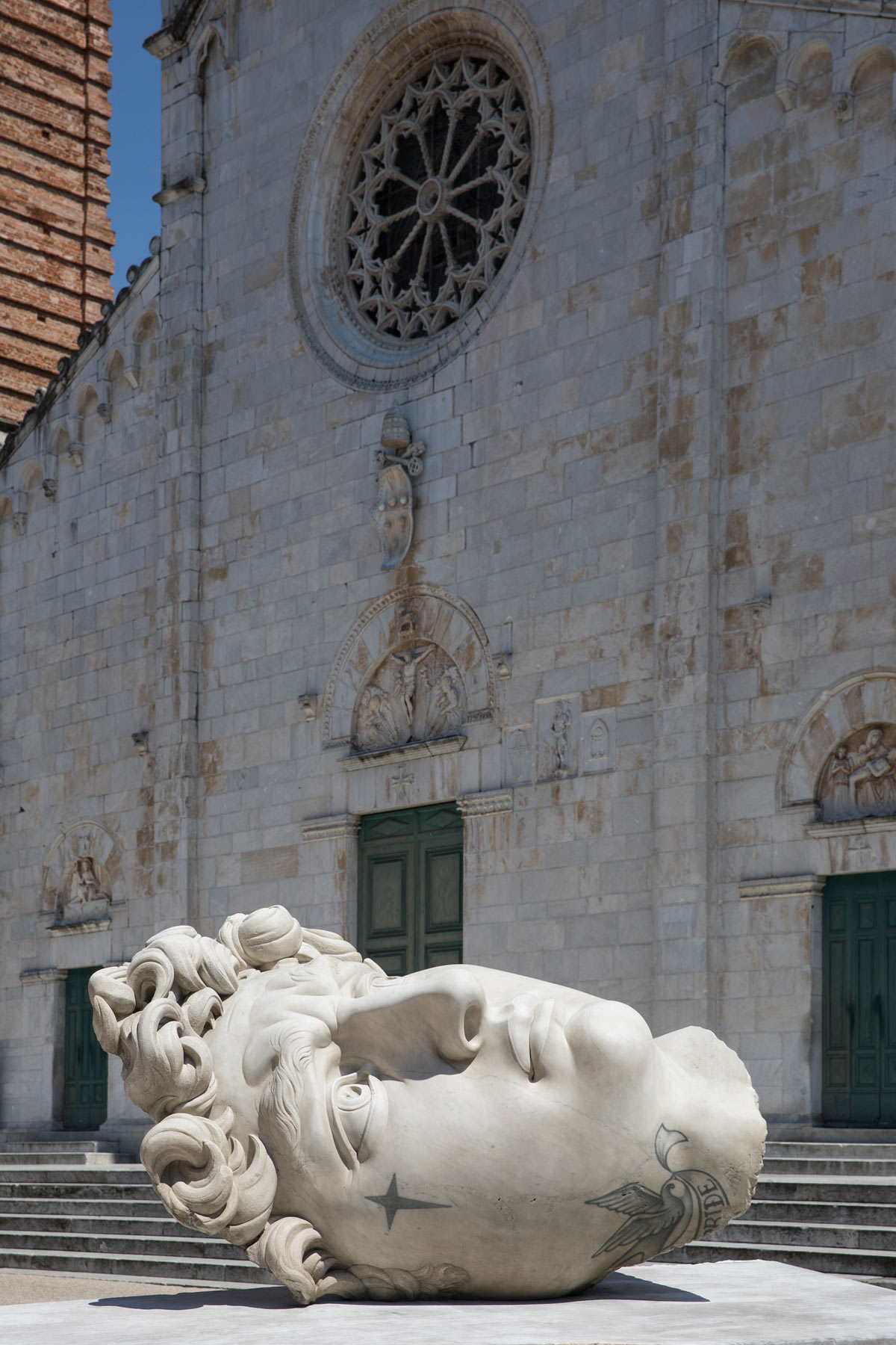 Fabio Viale, Truly, installation view. Courtesy l'artista e Galleria Poggiali. Photo credit © Nicola Gnesi
 Fabio Viale, Truly, installation view. Courtesy l'artista e Galleria Poggiali. Photo credit © Nicola Gnesi