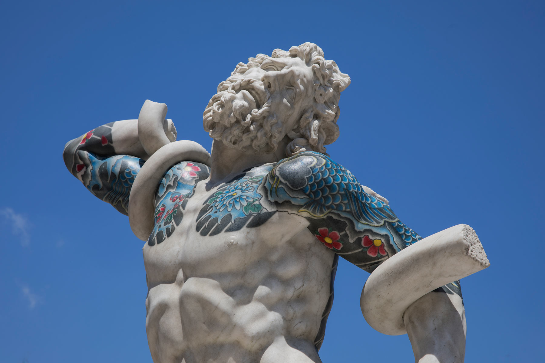 Fabio Viale, Truly, installation view. Courtesy l'artista e Galleria Poggiali. Photo credit © Nicola Gnesi
 Fabio Viale, Truly, installation view. Courtesy l'artista e Galleria Poggiali. Photo credit © Nicola Gnesi