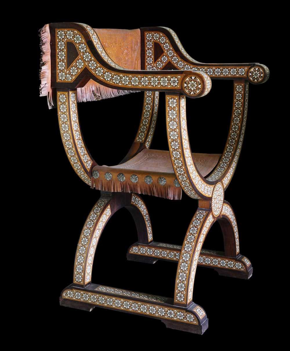 Giovanni Battista Gaolio, Sedia intarsiata tipo Savonarola (legno, avorio e argento; Collezione privata)
