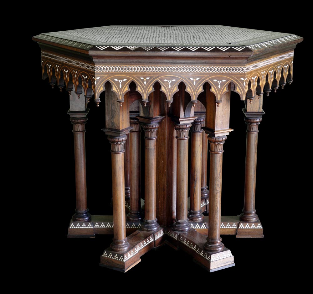 Giovanni Battista Gaolio, Tavolino intarsiato (legno, avorio e argento, Collezione privata)
