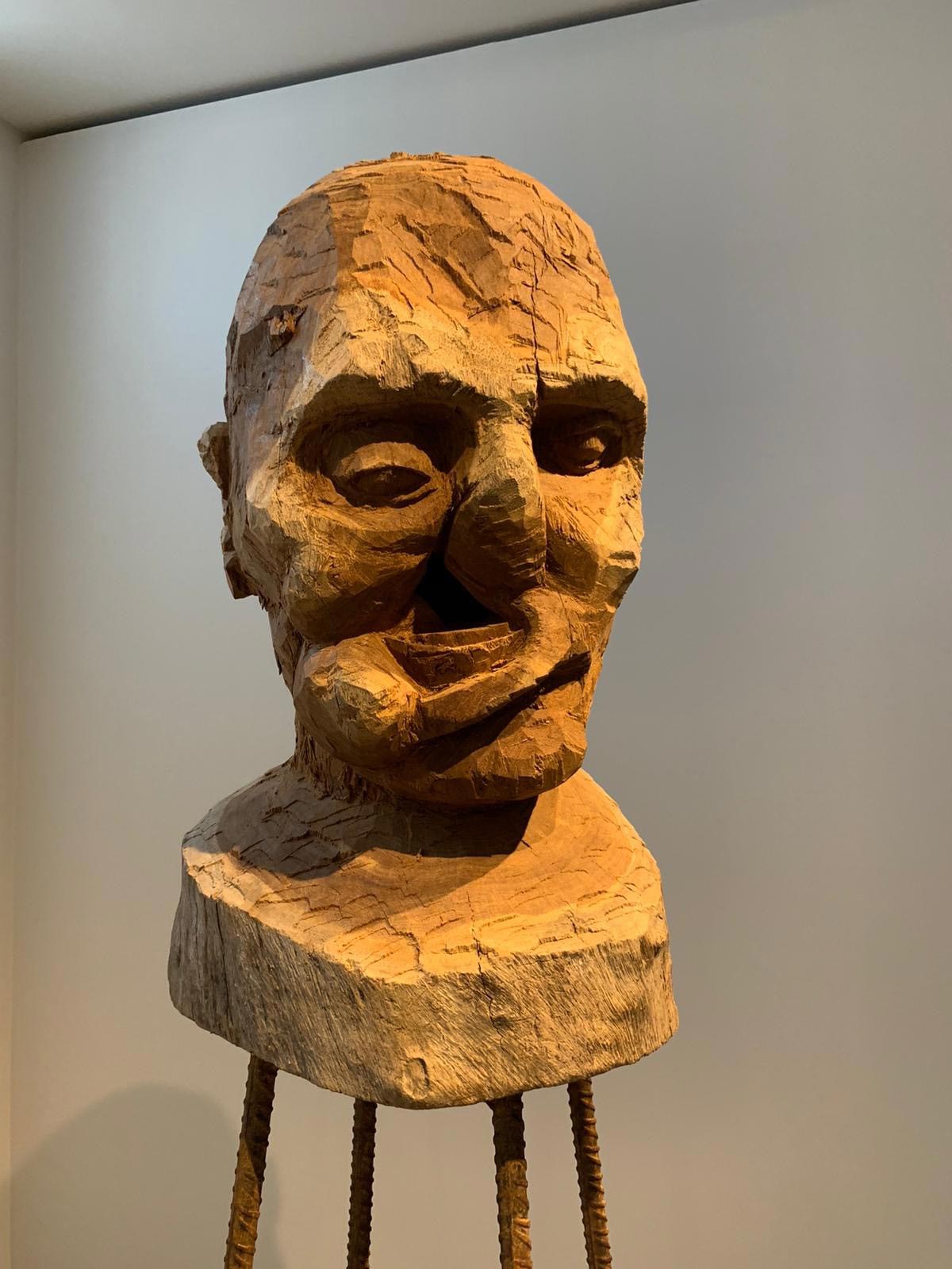 Kader Attia, Culture, Another Nature Repaired (2014-2020; legno di tek su base in metallo). Courtesy l'artista e Galerie Nagel Draxler
 Kader Attia, Culture, Another Nature Repaired (2014-2020; legno di tek su base in metallo). Courtesy l'artista e Galerie Nagel Draxler
