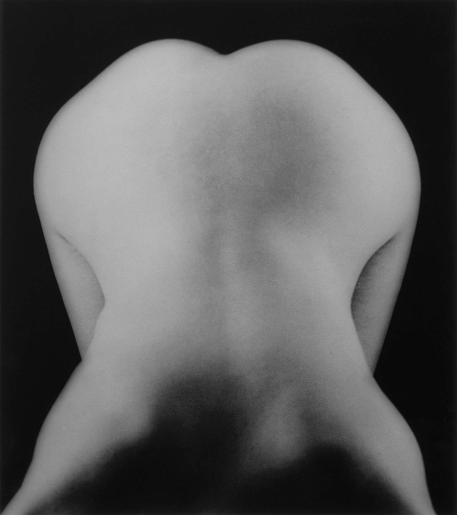 Lee Miller, Nude bent forward (forse Noma Rathner), Parigi, Francia, 1930 © Lee Miller Archives
 Lee Miller, Nude bent forward (forse Noma Rathner), Parigi, Francia, 1930 © Lee Miller Archives