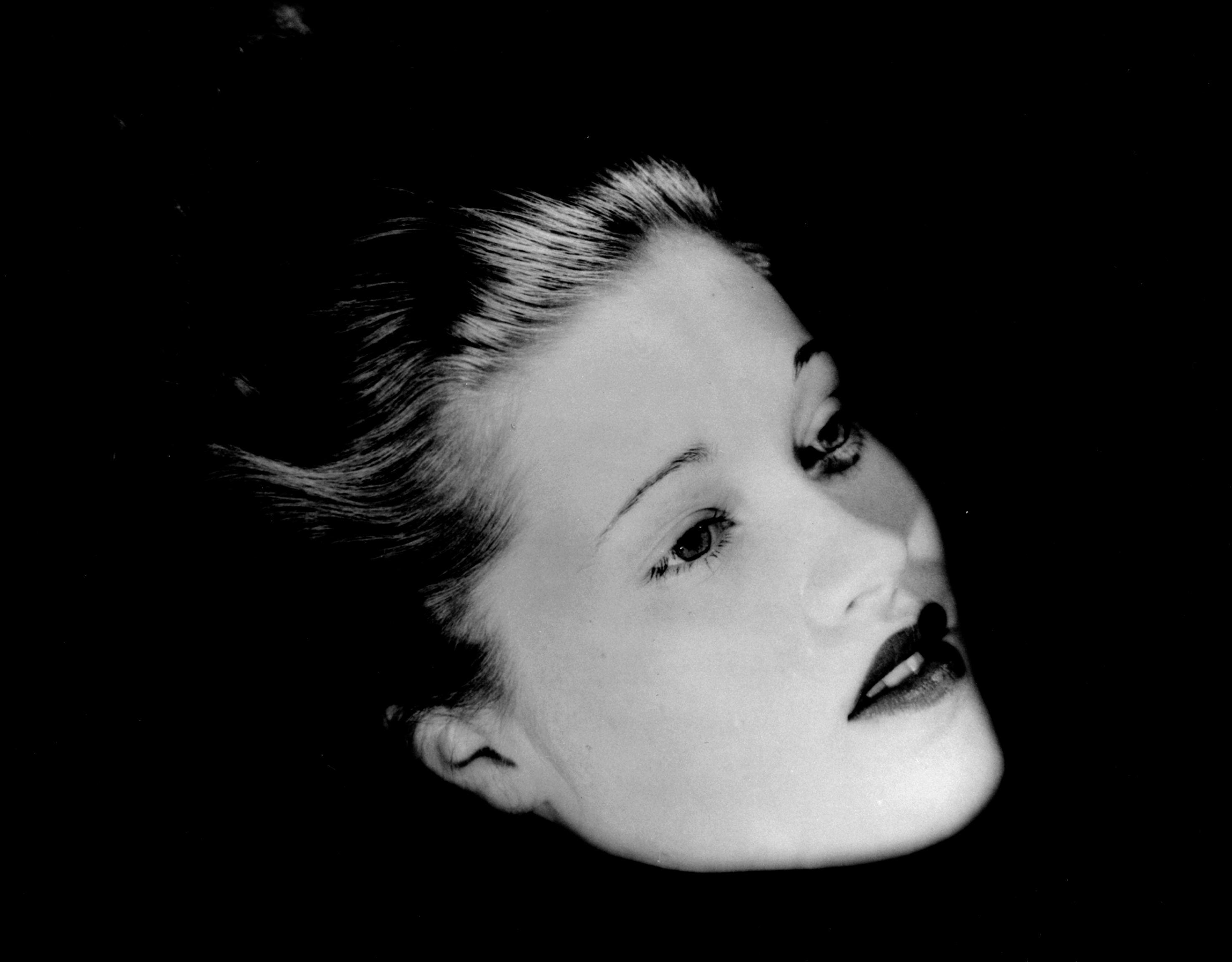 Lee Miller, Floating head, Mary Taylor, New York, USA, 1933. © Lee Miller Archives
 Lee Miller, Floating head, Mary Taylor, New York, USA, 1933. © Lee Miller Archives
