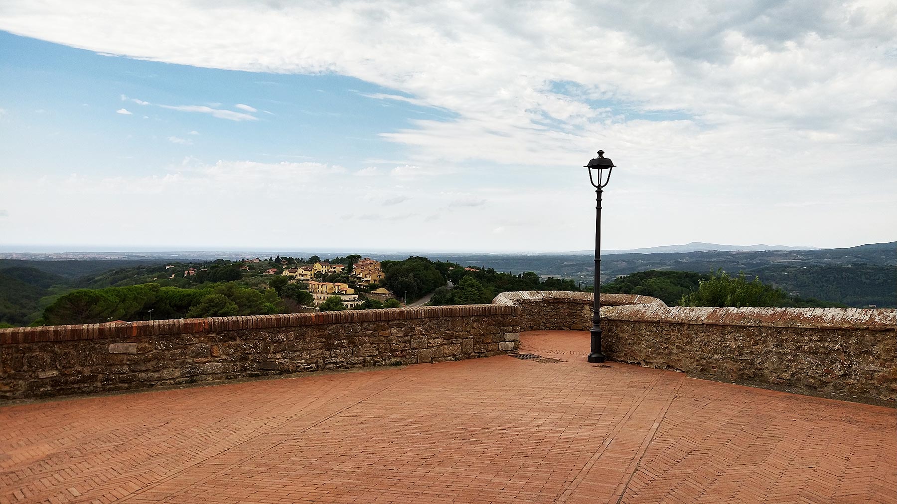 La vista dalla terrazza della torre della Guardiola. Ph. Credit Finestre sull'Arte
