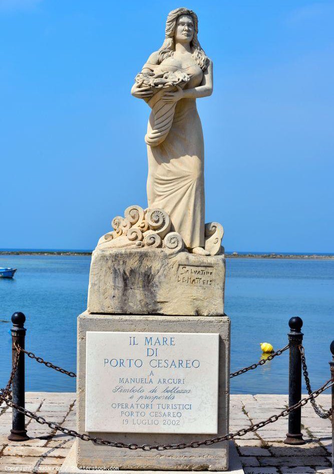 Monumento a Manuela Arcuri (Porto Cesareo, Lecce)