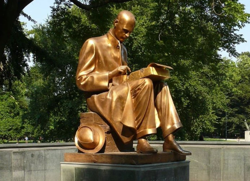 Retiren la estatua de Indro Montanelli en Milán