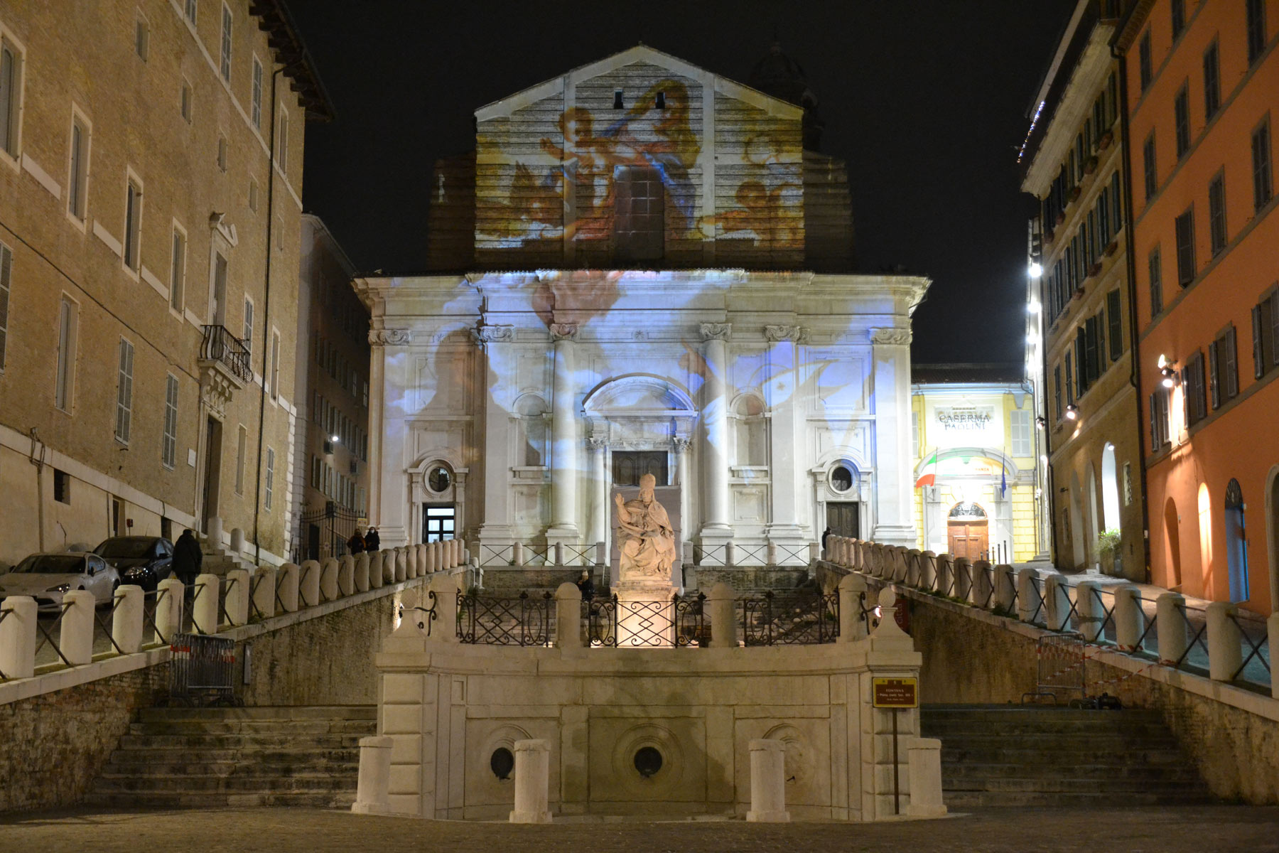 Proiezione della Pala Gozzi sulla facciata di San Domenico
