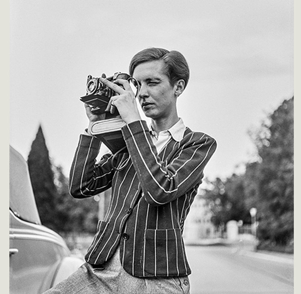Portrait of Annemarie Schwarzenbach with camera (1939) Ph.Credit Esther Gambaro