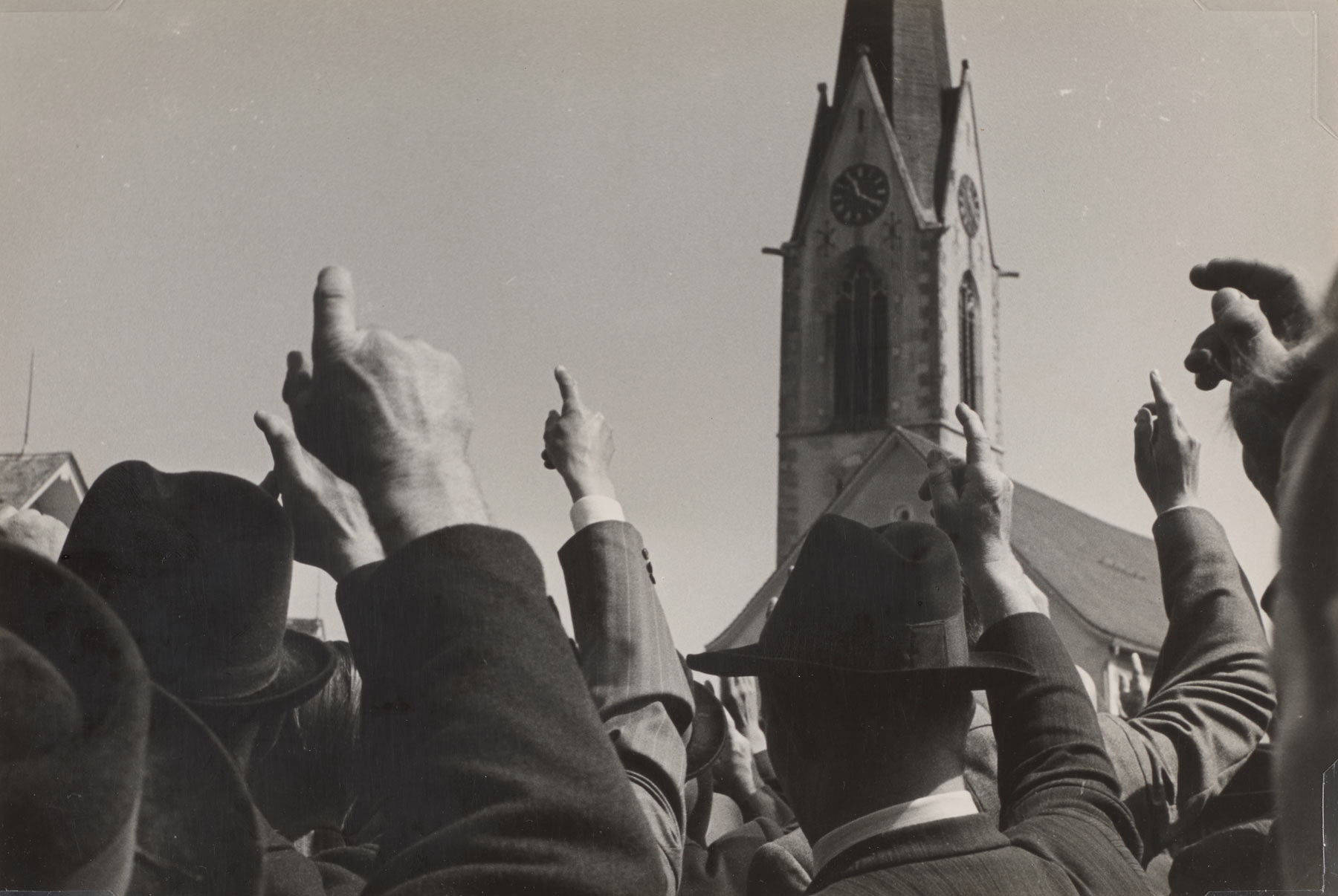 Robert Frank, Landsgemeinde (Hundwil, 1949) © Andrea Frank Foundation ; courtesy Pace/MacGill Gallery, New York