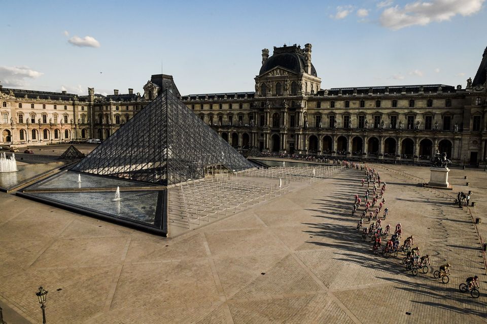tour-de-france-louvre.jpg