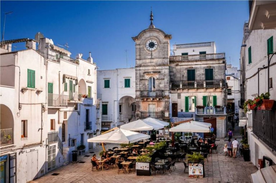 La piazza centrale di Cisternino