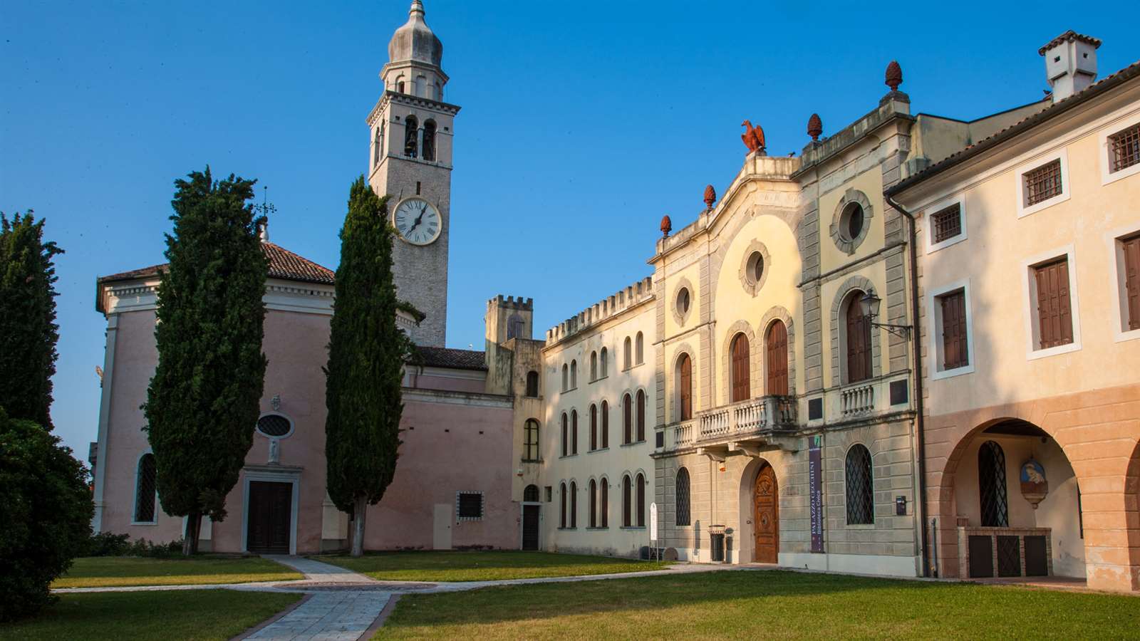 Il santuario delle Grazie e Palazzo Cecchini