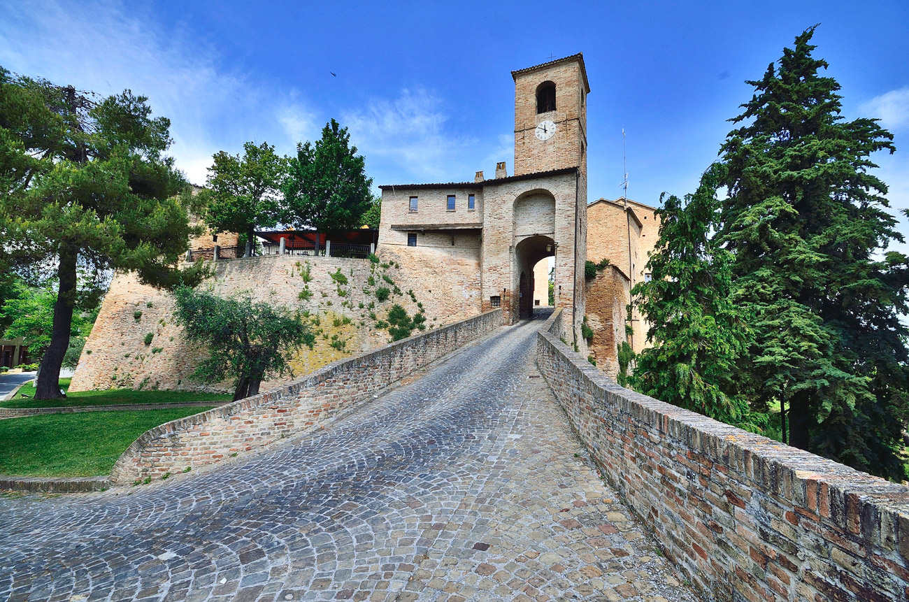 L'ingresso al borgo di Montegridolfo
