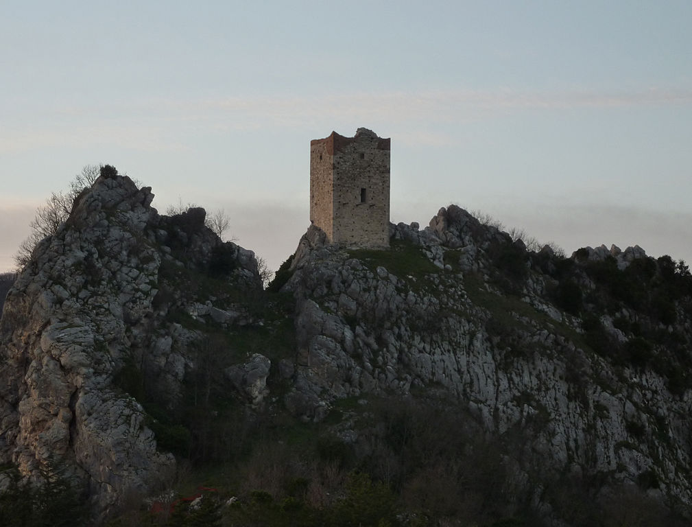 Oratino, i resti del castello medievale