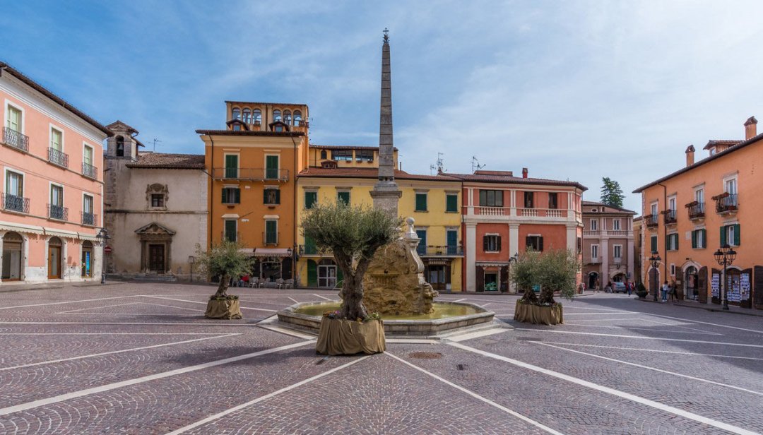 Tagliacozzo, piazza Obelisco