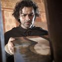 Aidan Turner è Leonardo nell'attesa serie tv Rai dedicata al genio. La clip inedita.