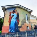 Il Bacio di Hayez diventa un'opera di street art: succede in Lombardia