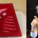 Minacce e insulti a Sgarbi per un'opera della sua mostra: un bagno alla turca con bandiera