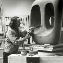 Barbara Hepworth, la scultrice a cui è dedicato il doodle di oggi