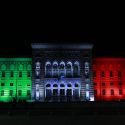 La solidarietà bosniaca per l'Italia in emergenza: la Biblioteca di Sarajevo s'illumina col tricolore 