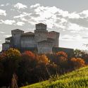 “No al cemento attorno al Castello di Torrechiara”. Cittadini si uniscono contro speculazione