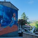 C'è un paese delle fiabe nella Tuscia tutto decorato con opere di street art