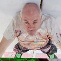 Damien Hirst ha raccolto 3,3 milioni di euro in beneficenza per Save the Children