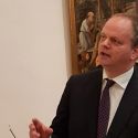 Eike Schmidt: “Agli Uffizi nessuno ha perso il lavoro, e le mostre saranno riprogrammate. Per Raffaello faremo il possibile”