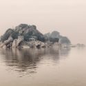 Milano, la devastazione del Gange nelle fotografie di Giulio Di Sturco in mostra alla Fondazione Stelline