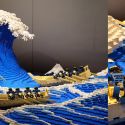 Giappone, la Grande Onda di Hokusai diventa una grande scultura in mattoncini Lego