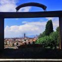 Come Magritte, ma col panorama di Firenze: Jean-Michel Folon al Giardino delle Rose