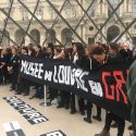 Parigi, protesta contro la riforma delle pensioni fa chiudere il Louvre, a migliaia rimangono fuori